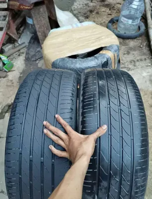 ban mobil sepasang Tubles Merek Bridgestone Ukuran 215 50 R16