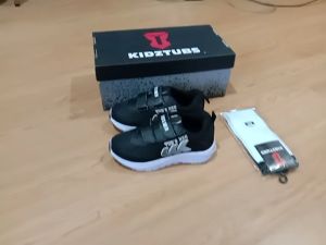 Sepatu Sekolah Anak Laki-laki Perempuan Warna Hitam Tali Perekat Velcro