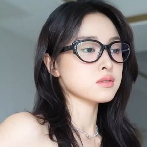 🔥Cc.👍Ulzzang fashion retro sunglasses high-end new sunglasses creative hip-hop cat-eye sunglasses women and men street shooting sunglasses fashionable and chic glasses