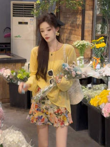 unifittoo | Stylish Design Skirt and Blouse Set