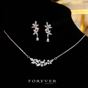 Elegant French Style Zircon Leaf Necklace And Earrings Set for Bride Wedding Dress Simple Korean Design Sensation Clavicle Chain