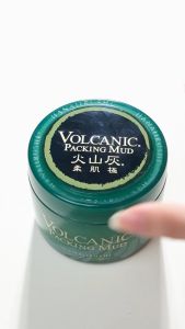 Mặt Nạ Đất Sét HANAJIRUSHI VOLCANIC PACKING MUD 195g Se khít lỗ chân lông Giảm mụn đầu đen bã nhờn