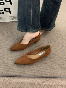 Retro Low Heel Pointed Toe Slip-On Shoes Womens Fashion Spring Autumn Velvet Commuter Shoes Comfortable Casual Loafers