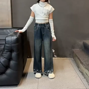 130-160cm กางเกงเด็กผู้หญิง กางเกงยีนส์เด็กผู้หญิง เอวสูง การออกแบบลูกไม้ เอวยางยืด เวอร์ชั่นเกาหลี แฟชั่น 【จัดส่งจากประเทศไทย】