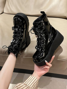 รองเท้าบูทมาร์ตินส้นหนาสำหรับผู้หญิง สไตล์ปunks ฤดูใบไม้ผลิ ฤดูใบไม้ร่วง ฤดูหนาว รองเท้าบูทสั้นสีดำ หัวเข็มขัด หัวกลม ทรงหัวมน รองเท้าบูทส้นสูง