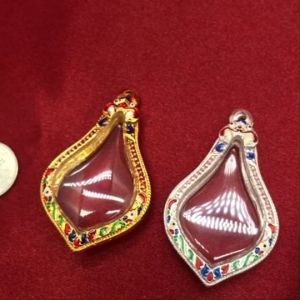 กรอบพระ ตลับพระ พัดยศ สำเร็จรูป สีเงิน ทอง ลงยา ขนาดกรอบ 3.3x5.1x0.7 cm ไม่กันน้ำ แถมฟรี!! ห่วงใส่สร้อย และยางรองอัด