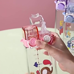 Botol Minum Anak 2in1 Kotak Unik Transparan Lucu Sedotan + Tali Panjang Dengan Pengunci