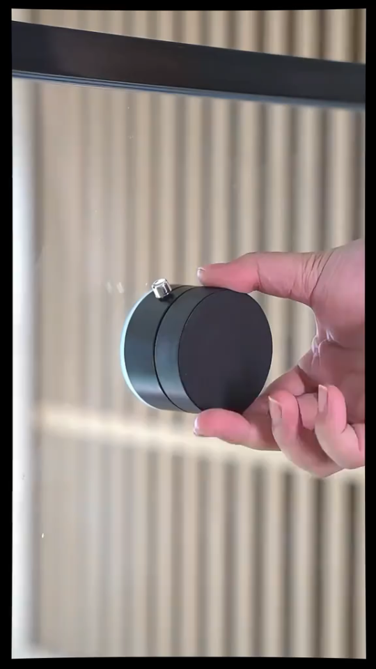 [Local fast delivery] Vacuum magnetic mobile phone holder. Foldable and retractable strong magnetic attraction portable and can be used in multiple scenes easy to use car mobile phone holder