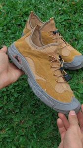 Sepatu pria terbaru k 22 sepatu pria sneakers safety shoes kulit pu/sintetis Sepatu Pria terbaru 2024 Sepatu Ringan lentur nyaman saat di pakai anti sleep sepatu Outdoor COD BAYAR DITEMPAT!!