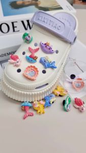 Bộ 14 Charm Sticker chủ đề bạch tuột vàng Mayto gắn Dép Cross Dép Sục Cá Sấu JB-156