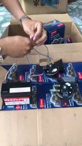 Còi sên Denso Chính Hãng 12v chất lượng cao lắp được hầu hết các xe ô tô từ 4-16 chỗ. Bộ 2 còi âm vang  âm trầm Kèm phụ kiện 2 bát  2 dắt. Khối lượng 350gr - Phụ Kiện 4 Bánh