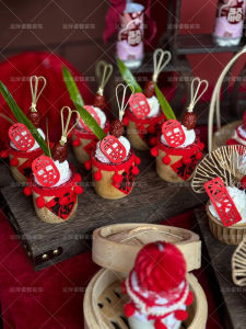 ปีเตอร์สัน วันเกิดเด็ก ของขวัญปีแรก สีแดง จีน เครื่องประดับตกแต่ง กระบอกไผ่ ป้ายติดแก้ว ขนแกะ ขอบช่อมุก โมดูล