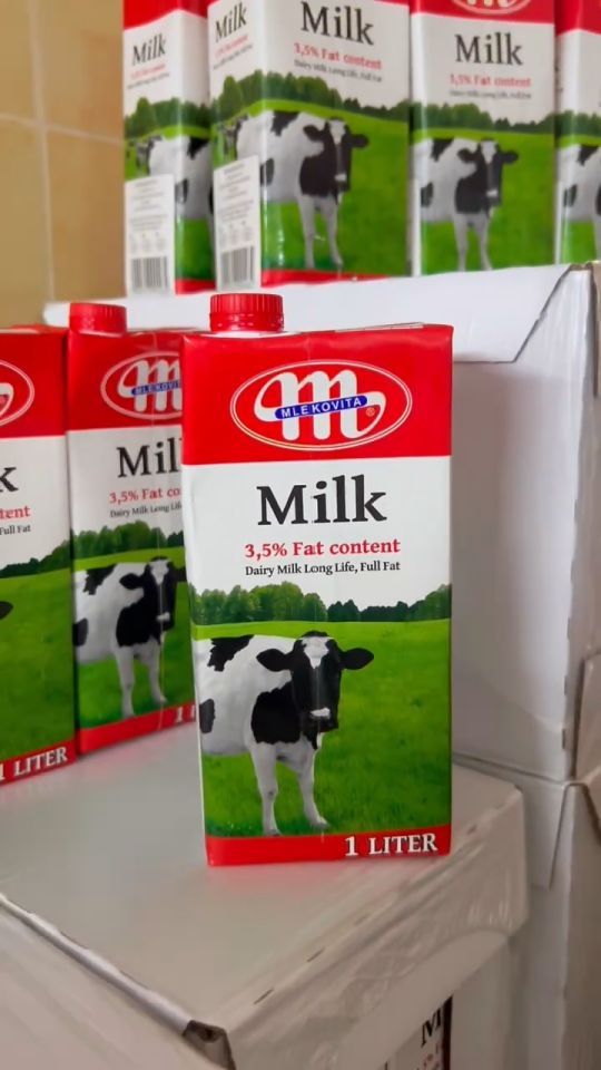 Combo 4 Hộp Sữa Tươi Tiệt Trùng Mlekovita Nguyên Kem Không Đường | Hộp 1L - nhập khẩu chính hãng từ Ba Lan phù hợp với trẻ em trên 1 tuổi.