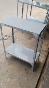 Kệ Sắt V lỗ - mã số: V40.16 (D120cm x R40cm x C75cm). Gồm 2 tầng mâm MÀU XÁM GHI. Đầy đủ ốc - ke - đế lót - thép V3x3 dày 1.5ly