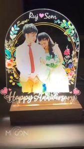 ✨ อะคริลิคตั้งโต๊ะสลักชื่อ & ภาพสี พร้อมฐานไม้ไฟ LED ✨