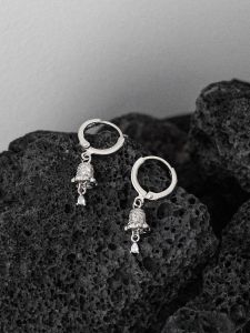 Chic Minimalist Style Bolo Atmosphere Infused with Rhinestone Earrings for Women Fashionable Drip Design New Arrival