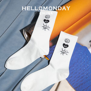 ถุงเท้าหน้ายิ้มระดับเหนือข้อเท้าสีขาวดำ Hello Monday สำหรับทั้งผู้ชายและผู้หญิง INS แนวสตรีทสไตล์เกาหลีแนวน่ารักแฟชั่นสไตล์เพรพพี้
