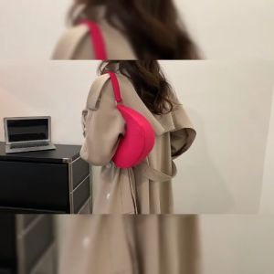 LHMoonlight กำลังมาแรง กระเป๋าสะพายเข้าไหล่แฟชั่น 6 สีสุดจึ้ง จะแนวหวาน แนวมินิมอล หรือสายแซ่บตัวแม่ก็เอาอยู่ครบจบ ใครมองหากระเป๋าสวยๆราคาดีๆ ต้องใบนี้แล้ว