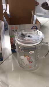 Ly cốc thủy tinh chia vạch kèm ống hút và nắp chống tràn
