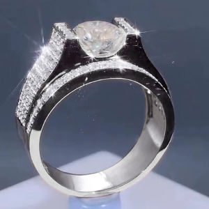 Huitan Women Ring Silver Color Luxury Party Wedding Gorgeous Accessories Inlaid Sparkling CZ Charming Engagement Lady Jewelry