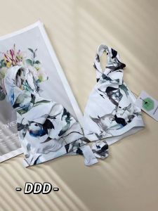 ชุดว่ายน้ำบิกินี่แบบแยกส่วนสำหรับผู้หญิงระดับไฮเอนด์พร้อมแผ่นเสริมหน้าอก ชุดว่ายน้ำลายดอกไม้สุดฮอตสำหรับสาวๆ ไปพักผ่อนในบ่อน้ำร้อน