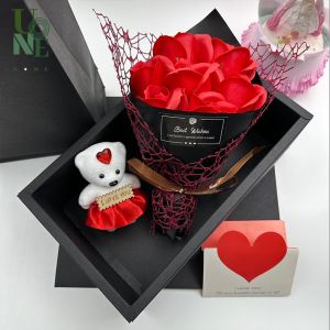UoneHome คลิกที่นี่: H056 กล่องของขวัญช่อกุหลาบสบู่7ดอกตุ๊กตาหมี พร้อมถุงสีดำ เขียนคำวัฒนา เพื่อแฟน/วาเลนไทน์