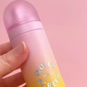 The Quick Flick: Quick Screen SPF50+ 3in1 Hydrate & Glow Setting Spray สเปรย์กันแดด SPF50+ ขนาด90ml.