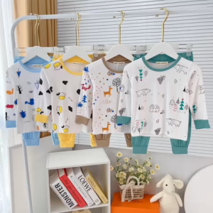 Bộ quần áo trẻ em dài tay vải thun lạnh Minky Mom cho bé 0-8 tuổi mặc thu đông phối bộ áo in toàn thân quần một màu TD-IN83