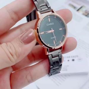 นาฬิกา ผู้หญิง นาฬิกาทางการ ใส่ทำงาน รุ่นฮิต ขายดีมาก นาฬิกาข้อมือ รุ่น E-415MR สายนาฬิกา สแตนเลส มี 8 สี หน้าปัด 32 มม แถมถ่านฟรี