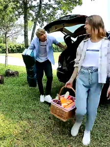 เต็นท์กลาง 3 ~ 4 คน เป็นเต็นท์อัตโนมัติ กันฝน และแสดง คลิกที่เรา คือ CAMEL CROWN