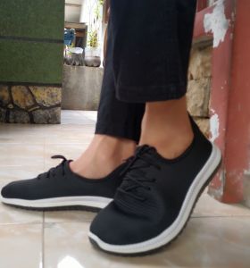 sepatu sekolah sneaker sepatu pria sepatu wanita olahraga import sepatu