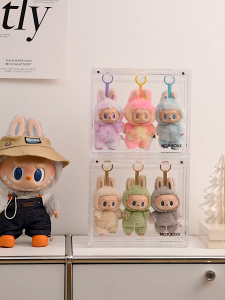กล่องเก็บของพร้อมตะขอ สามารถแขวนตุ๊กตาได้ โปร่งใส กล่องใส่ของ Labubu กันฝุ่น สามารถวางซ้อนกันได้