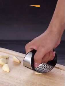 Household Garlic Mashing and Squeezing Tool Crusher Peeling Machine Manual Garlic Press Kitchen Small Tool Grinder