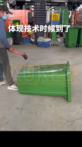 Wheeled trash cans outdoor large trash cans with covers and isolation of large trash cans