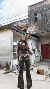 Áo Nữ Dài Tay Màu Nâu Đính Hạt Thiết Kế Hai Mảnh Phong Cách Y2K
