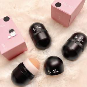 Refillable Le Rose Black Oil Pill(oil-absorbing volcanic stone roller)