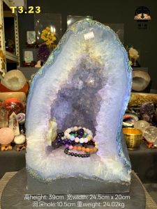 天生透亮晶体✨晶体透亮薇紫 也不影响功效 绿幽灵边 和蓝纹玛瑙绕边 带上方解石共生矿💯 👍 洞口够深可以个人需求放进水晶球/佛像/消磁用途  高height: 39cm  宽width: 24.5cm x 20cm   洞深:10.5cm 重weight: 24.02kg  📍Johor Bahru 区可自行取货或邮寄服务 #新山水晶  Naturally Clear Crystal ✨ The crystal is naturally translucent with a slight purpl