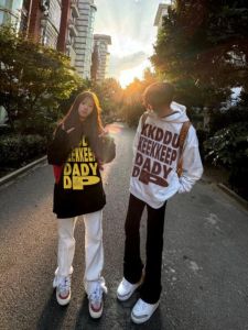 American Retro Letter Hoodie Womens Loose Fit Autumn Winter Street Style Couples High Street Outerwear Korean Version Long Sleeve