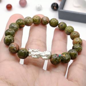 (พราว) .ปี่เซียะเงินแท้+ยูนาไคต์  Unakite “หินถูกหวย" (8 มม.) หินของราศีสิงห์ ♌ พิจิก♏ ผ่านการปลุกเสกและบรรจุพุทธคุณแล้ว