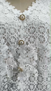 PIYAWAN เสื้อลูกไม้สีขาว เสื้อขาวใส่งานบวช ใส่ทำบุญ ใส่ไปวัด Freesize อก 42 ยาว 25 นิ้ว No.6801 ส่งฟรี มีบริการเก็บเงินปลายทาง