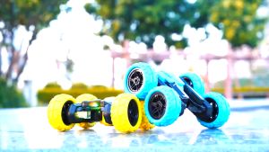 รถบังคับวิทยุ 4WD รถตีลังกา รถผาดโผนสี่มิติ รถผาดโผน พลิกได้ หมุนได้ 360องศา มีไฟLED ถ่านชาร์แบตด้วยสายUSB