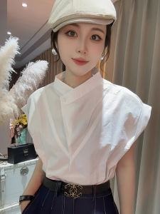 เสื้อเชิ้ตแขนกุดคอตั้งหลวมๆ สำหรับผู้หญิง ฤดูร้อน 2025 ดีไซน์ไม่สมมาตร เสื้อเชิ้ตทรงหลวมๆ สวมใส่สบาย แขนสั้น สีพื้น