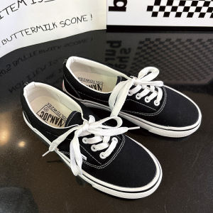 รองเท้าผ้าใบผู้ชายผู้หญิงสไตล์เกาหลีสีดำ ทรงต่ำ ระบายอากาศได้ดี สวมใส่สบาย รองเท้าผ้าใบลำลองสำหรับคู่รัก