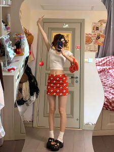 กระโปรงสั้นทรงเอลายสก็อตสีแดง ทรงเข้ารูป เอวสูง กระโปรงสั้นทรงเอผู้หญิง แฟชั่นฤดูใบไม้ผลิและฤดูร้อน 2024