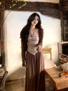 Bộ Đồ Ba Mảnh Hàn Quốc Nhẹ Nhàng Lười Biếng Cho Nữ Mùa Xuân 2025 Áo Len Cardigan Ngắn Không Đều + Áo Vest + Quần Ống Rộng