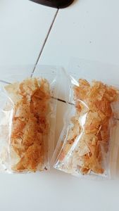 KRENYES pedas daun jeruk. cemilan masa kini. cemilan enak. renyah sekali