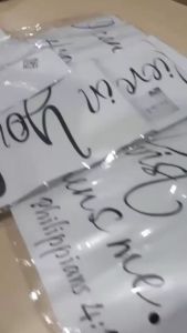 Sticker Dinding Kata Quote: Membuat Ruang Kerja Anda Lebih Menarik