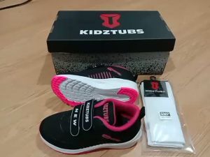 Sepatu Sekolah Anak Perempuan Warna Hitam Tali Perekat Rekat Velcro Kecil Tanggung Umur Usia PAUD TK SD SMP SMA 1 2 3 4 5 6 7 8 9 0 Tahun-KIDZTUBS1608
