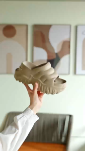 Dép xỏ ngón Hàn Quốc đế dày 6cm dành cho các cô nàng nhỏ nhắn