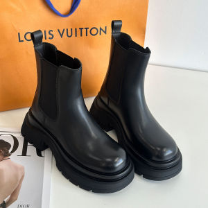 รองเท้าบูทหนังสัมผัสกับผ้าขนแกะแบบหนาสำหรับผู้หญิง ฤดูใบไม้ร่วง/ฤดูหนาว รองเท้าบูทสั้นแบบหนังแท้ ทรงสูง ทรงสั้น ทรงสี่เหลี่ยม สไตล์อังกฤษ รองเท้าบูทแบบสวม